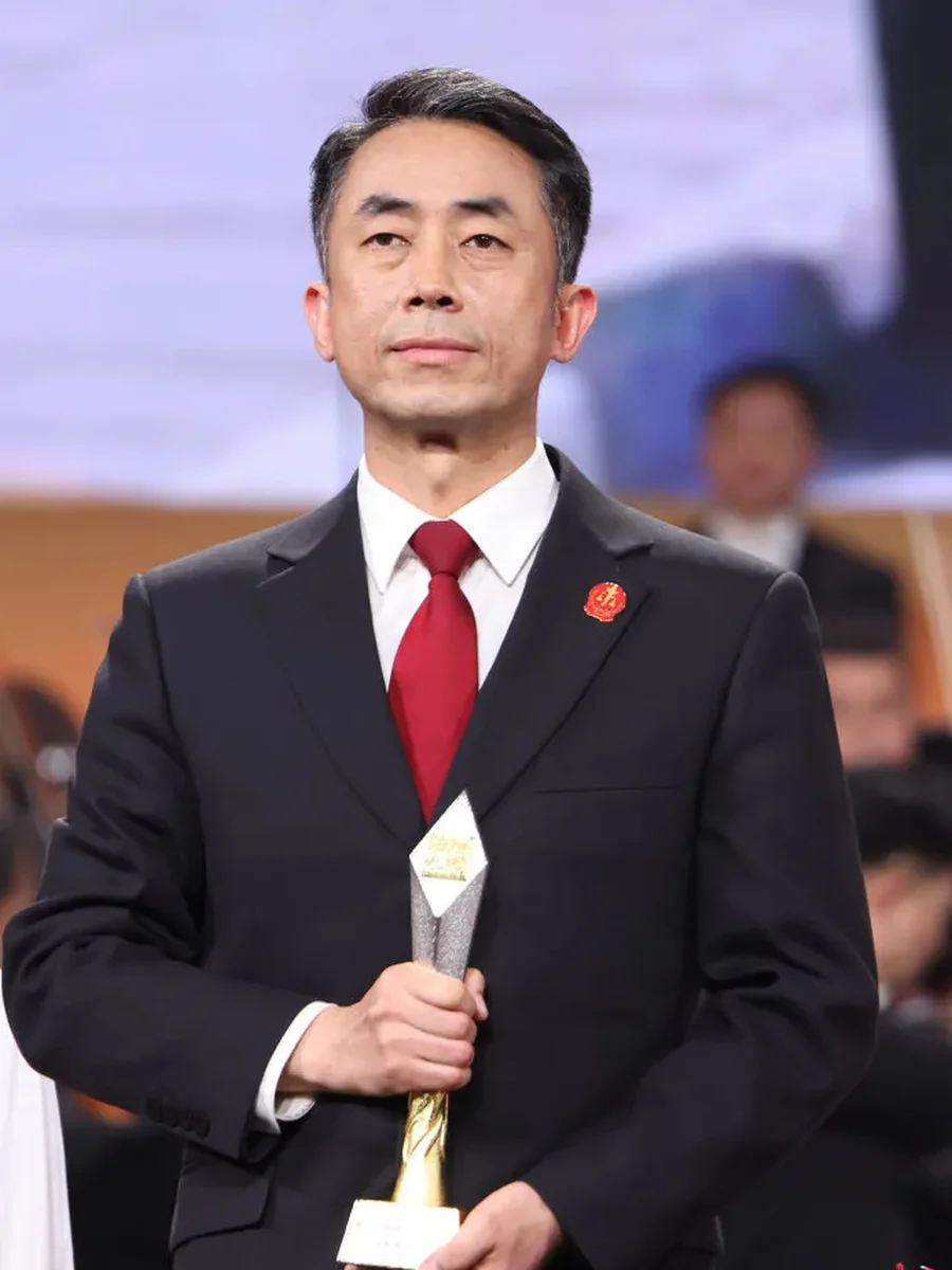 丁宇翔 — 北京金融法院审判委员会委员,全国模范法官