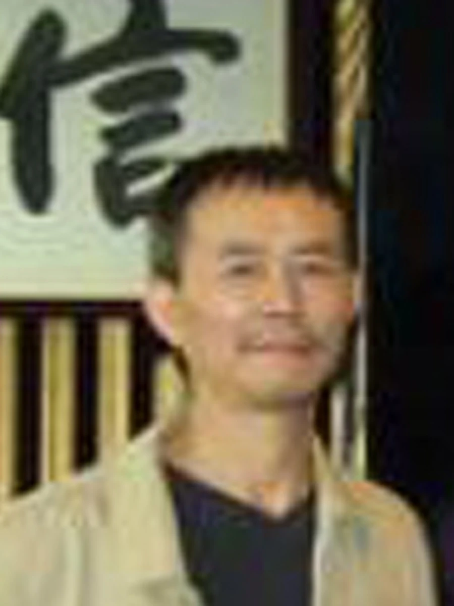 黄鸿 — 揭阳工代表人物 · 高档翡翠工艺处理第一人