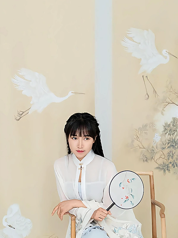 李子柒 — 短视频创作者 · 非遗文化传播者