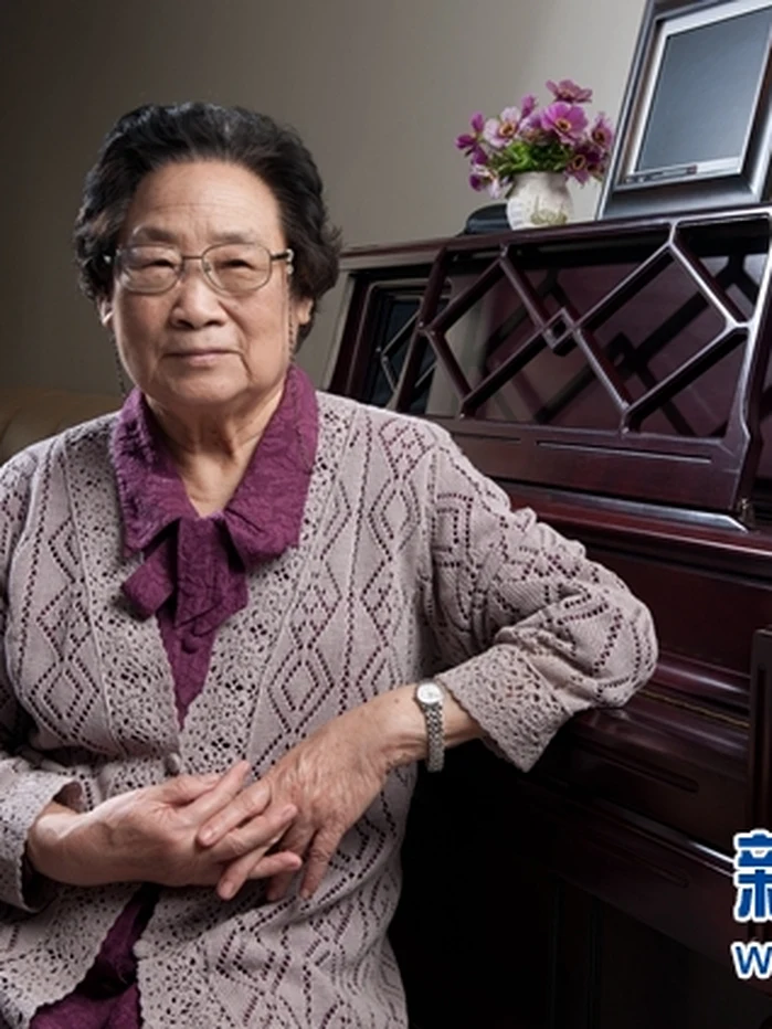 屠呦呦 — 药学家 · 诺贝尔生理学或医学奖获得者